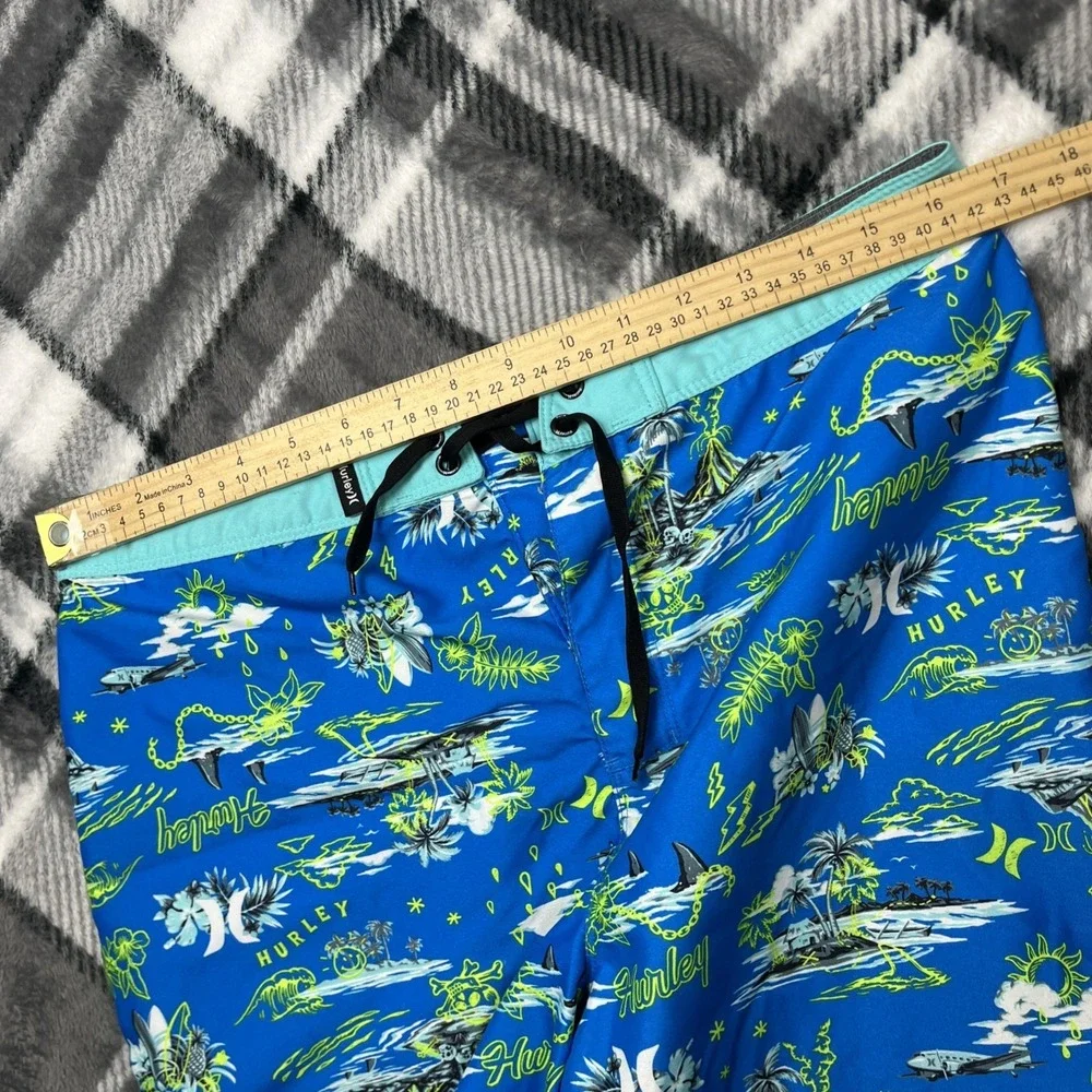 Hurley Boys Size 20/30 Neptune Blue Doodle Island Skulls Print Surf Board Shorts